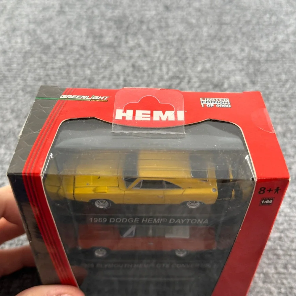 Greenlight HEMI 2-Pack 1:64 Yellow Orange 1969 Dodge Daytona Plymouth GTX Toy